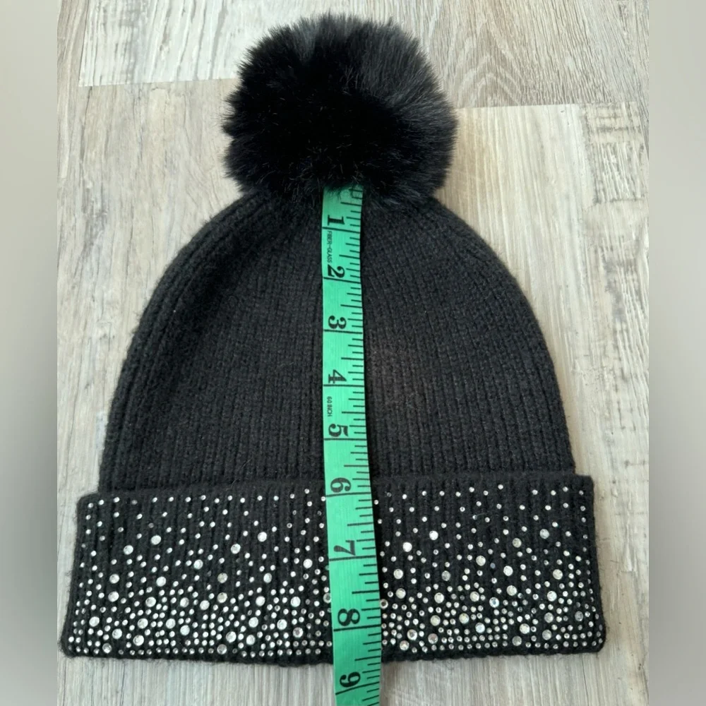Madden NYC women’s beanie hat with decorative trim and pom-pom. Excellent condi